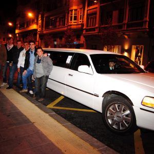 fiesta en limusina limusinas Madrid lincoln blanca
