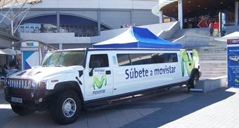 limusina hummer blanca para campaña
