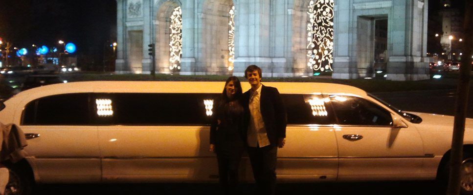 Limusina en alquiler para veladas románticas en pareja.